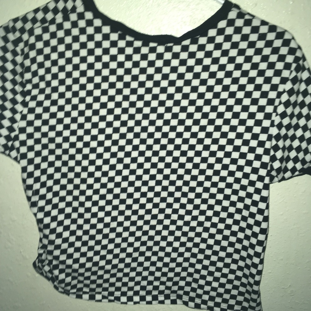 Checkered black and white cropped shirt